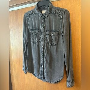 American Eagle. Light weight button up. Charcoal “distressed” wash. Size xs.